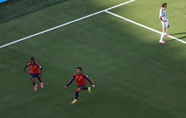 (260720) -- NEW JERSEY, July 20, 2026 (Xinhua) -- Ferran Torres (C) of Spain celebrates scoring during the final match between Spain and Argentina at the 2026 FIFA World Cup at the New York New Jersey Stadium, the United States, July 19, 2026. (Xinhua/Hu Xingyu)