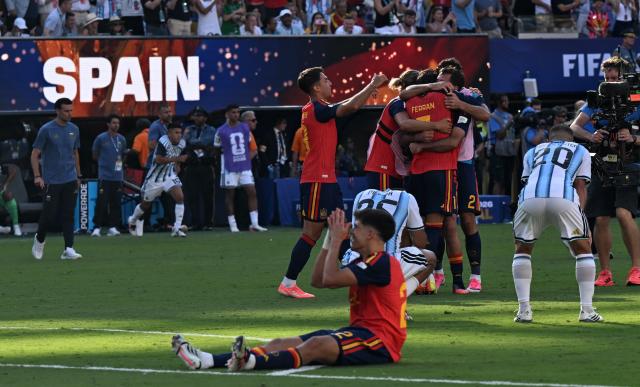 (260720) -- NEW JERSEY, July 20, 2026 (Xinhua) -- Players of both sides react after the final match between Spain and Argentina at the 2026 FIFA World Cup at the New York New Jersey Stadium, the United States, July 19, 2026. (Xinhua/Xiao Yijiu)