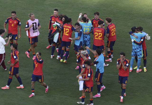 (260720) -- NEW JERSEY, July 20, 2026 (Xinhua) -- Players of Spain celebrate after winning the final match between Spain and Argentina at the 2026 FIFA World Cup at the New York New Jersey Stadium, the United States, July 19, 2026. (Xinhua/Xu Zijian)