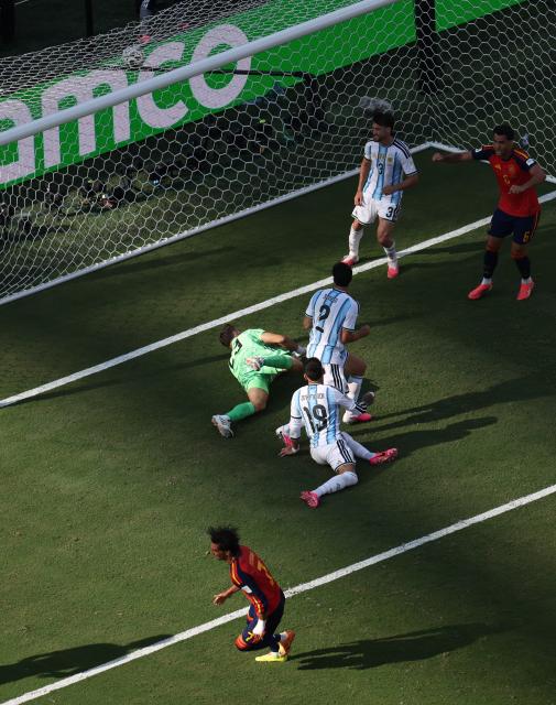 (260720) -- NEW JERSEY, July 20, 2026 (Xinhua) -- Ferran Torres (Bottom) of Spain celebrates scoring during the final match between Spain and Argentina at the 2026 FIFA World Cup at the New York New Jersey Stadium, the United States, July 19, 2026. (Xinhua/Hu Xingyu)