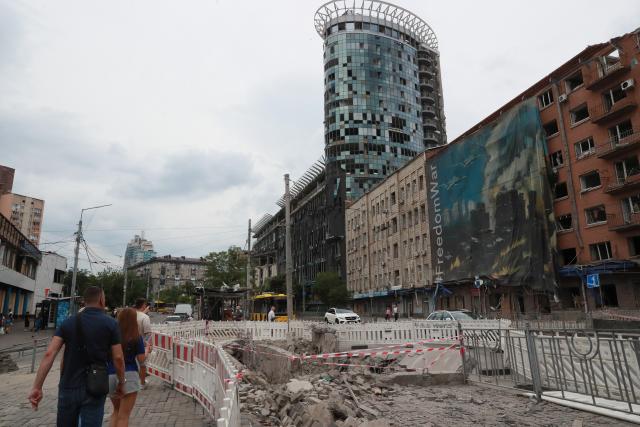 (260720) -- KIEV, July 20, 2026 (Xinhua) -- This photo shows an underground passage damaged in a Russian missile attack in Kiev, Ukraine, July 19, 2026. At least one person was killed and 13 others injured early Sunday in a Russian missile attack on Kiev, said Ukrainian authorities. (Xinhua/Li Dongxu)