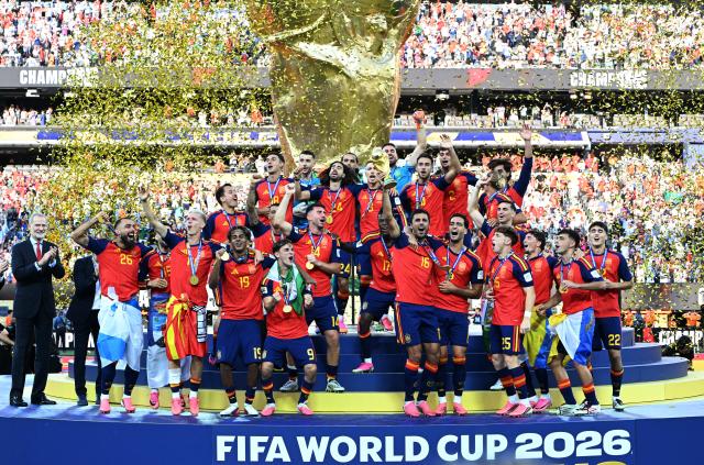 (260720) -- NEW JERSEY, July 20, 2026 (Xinhua) -- Team Spain celebrate during the awarding ceremony after the final match between Spain and Argentina at the 2026 FIFA World Cup at the New York New Jersey Stadium, the United States, July 19, 2026. (Xinhua/Wu Xiaoling)