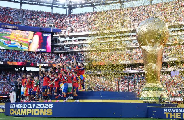 (260720) -- NEW JERSEY, July 20, 2026 (Xinhua) -- Team Spain celebrate during the awarding ceremony after the final match between Spain and Argentina at the 2026 FIFA World Cup at the New York New Jersey Stadium, the United States, July 19, 2026. (Xinhua/Xiao Yijiu)