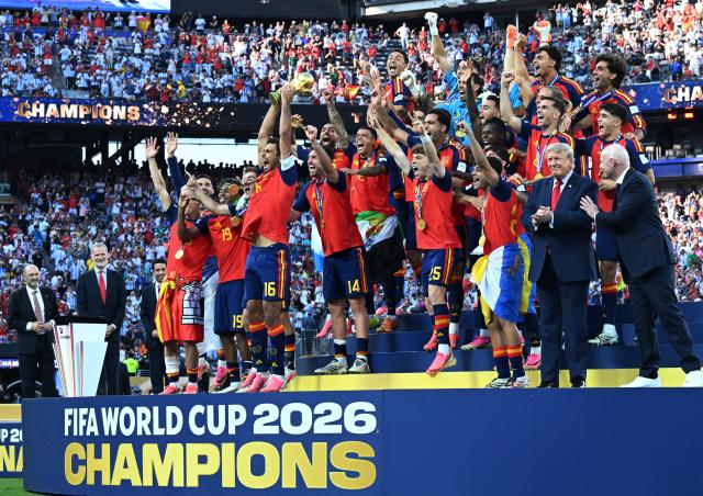 (260720) -- NEW JERSEY, July 20, 2026 (Xinhua) -- Team Spain celebrate during the awarding ceremony after the final match between Spain and Argentina at the 2026 FIFA World Cup at the New York New Jersey Stadium, the United States, July 19, 2026. (Xinhua/Xiao Yijiu)