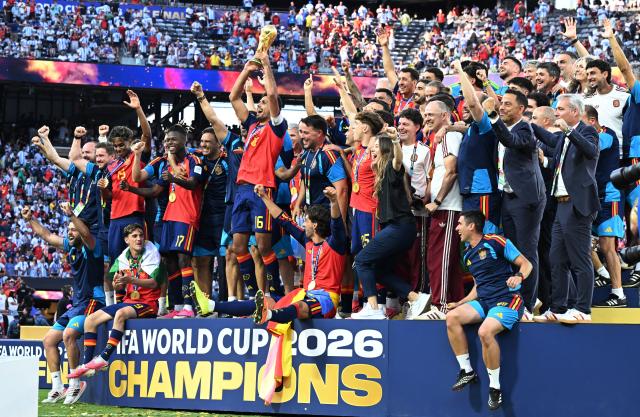 (260720) -- NEW JERSEY, July 20, 2026 (Xinhua) -- Team Spain celebrate during the awarding ceremony after the final match between Spain and Argentina at the 2026 FIFA World Cup at the New York New Jersey Stadium, the United States, July 19, 2026. (Xinhua/Xiao Yijiu)