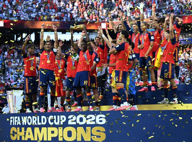 (260720) -- NEW JERSEY, July 20, 2026 (Xinhua) -- Team Spain celebrate during the awarding ceremony after the final match between Spain and Argentina at the 2026 FIFA World Cup at the New York New Jersey Stadium, the United States, July 19, 2026. (Xinhua/Xiao Yijiu)