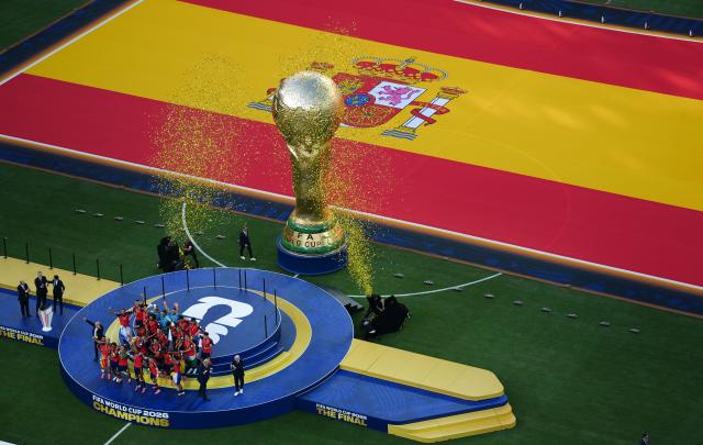 (260720) -- NEW JERSEY, July 20, 2026 (Xinhua) -- Team Spain celebrate during the awarding ceremony after the final match between Spain and Argentina at the 2026 FIFA World Cup at the New York New Jersey Stadium, the United States, July 19, 2026. (Xinhua/Hu Xingyu)