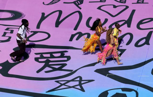 (260720) -- NEW JERSEY, July 20, 2026 (Xinhua) -- Shakira (2nd R) performs during the halftime show of the final match between Spain and Argentina at the 2026 FIFA World Cup at the New York New Jersey Stadium, the United States, July 19, 2026. (Xinhua/Hu Xingyu)