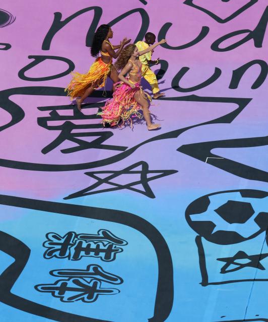 (260720) -- NEW JERSEY, July 20, 2026 (Xinhua) -- Shakira (C) performs during the halftime show of the final match between Spain and Argentina at the 2026 FIFA World Cup at the New York New Jersey Stadium, the United States, July 19, 2026. (Xinhua/Hu Xingyu)