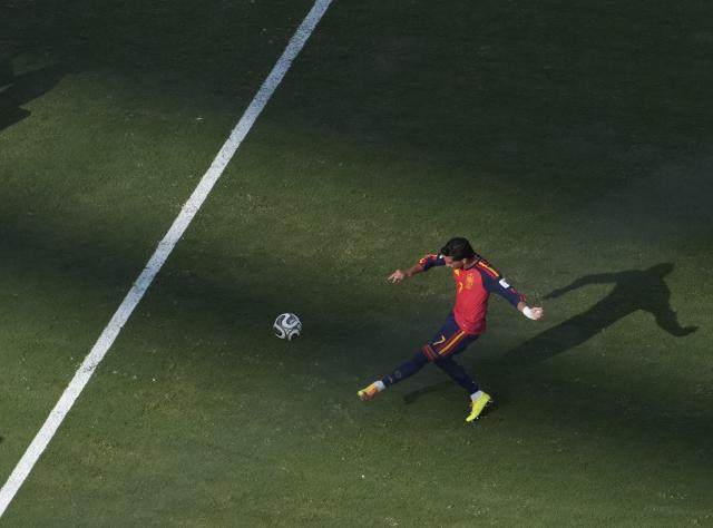 (260720) -- NEW JERSEY, July 20, 2026 (Xinhua) -- Ferran Torres of Spain scores during the final match between Spain and Argentina at the 2026 FIFA World Cup at the New York New Jersey Stadium, the United States, July 19, 2026. (Xinhua/Chen Yichen)