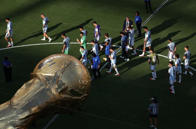 (260720) -- NEW JERSEY, July 20, 2026 (Xinhua) -- Team Argentina react after the final match between Spain and Argentina at the 2026 FIFA World Cup at the New York New Jersey Stadium, the United States, July 19, 2026. (Xinhua/Hu Xingyu)