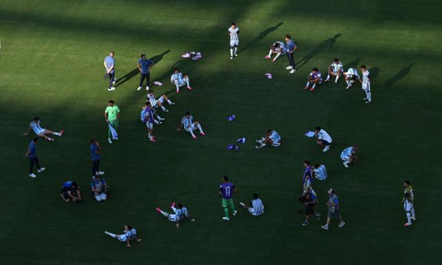 (260720) -- NEW JERSEY, July 20, 2026 (Xinhua) -- Team Argentina react after the final match between Spain and Argentina at the 2026 FIFA World Cup at the New York New Jersey Stadium, the United States, July 19, 2026. (Xinhua/Hu Xingyu)