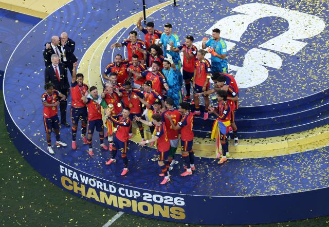 (260720) -- NEW JERSEY, July 20, 2026 (Xinhua) -- Team Spain celebrate during the awarding ceremony after the final match between Spain and Argentina at the 2026 FIFA World Cup at the New York New Jersey Stadium, the United States, July 19, 2026. (Xinhua/Hu Xingyu)