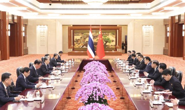 (260720) -- BEIJING, July 20, 2026 (Xinhua) -- Zhao Leji, chairman of the National People's Congress (NPC) Standing Committee, meets with Thai Prime Minister Anutin Charnvirakul in Beijing, capital of China, July 20, 2026. (Xinhua/Pang Xinglei)