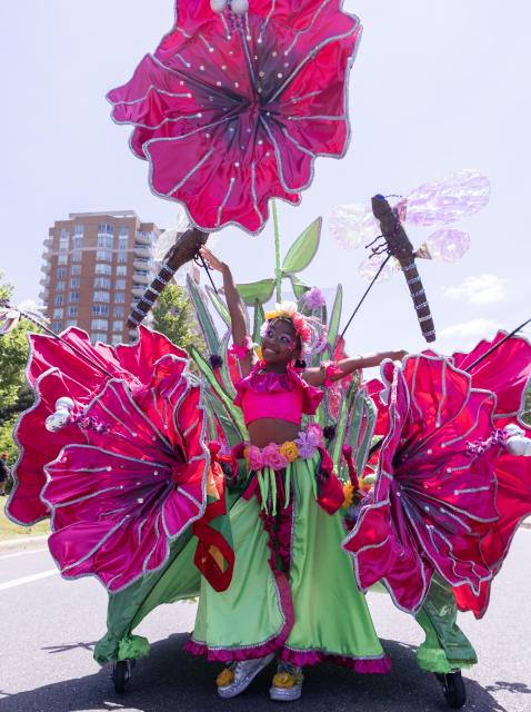 (260720) -- TORONTO, July 20, 2026 (Xinhua) -- A dressed-up girl poses for photos with her float during the Junior Carnival Parade of the 2026 Toronto Caribbean Carnival in Toronto, Canada, on July 19, 2026. Thousands of young participants in vivid costumes took part in the parade, celebrating Caribbean culture through music and dance. (Photo by Zou Zheng/Xinhua)