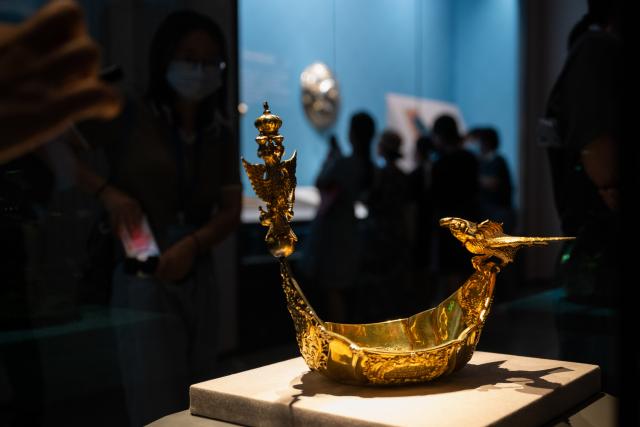 (260720) -- WUHAN, July 20, 2026 (Xinhua) -- An exhibit is displayed during the exhibition "Treasures of the Kremlin: From Peter the Great to Catherine the Great" at Hubei Provincial Museum in Wuhan, central China's Hubei Province, July 20, 2026. Jointly organized by Hubei Provincial Museum and the Moscow Kremlin Museums, the exhibition features 129 sets of precious artifacts dating from the 17th to 18th centuries, showcasing the rise, reforms and prosperity of the Russian Empire. (Xinhua/Du Zixuan)