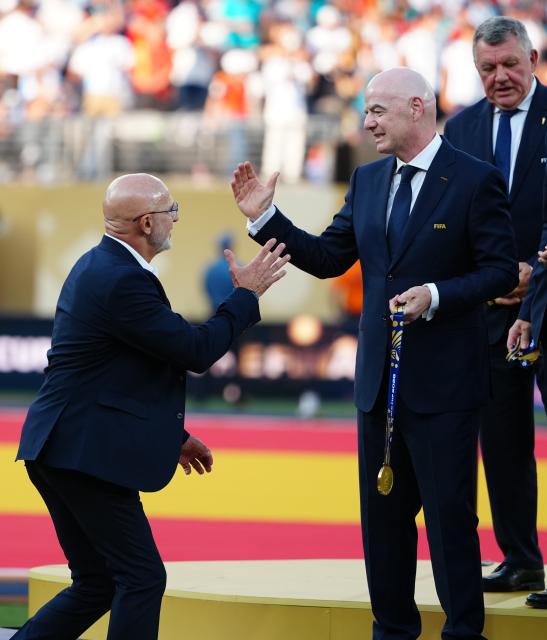 (260720) -- NEW JERSEY, July 20, 2026 (Xinhua) -- FIFA President Gianni Infantino (C) greets Luis de la Fuente (L), head coach of Spain, during the awarding ceremony after the final match between Spain and Argentina at the 2026 FIFA World Cup at the New York New Jersey Stadium, the United States, July 19, 2026. (Xinhua/Jia Haocheng)