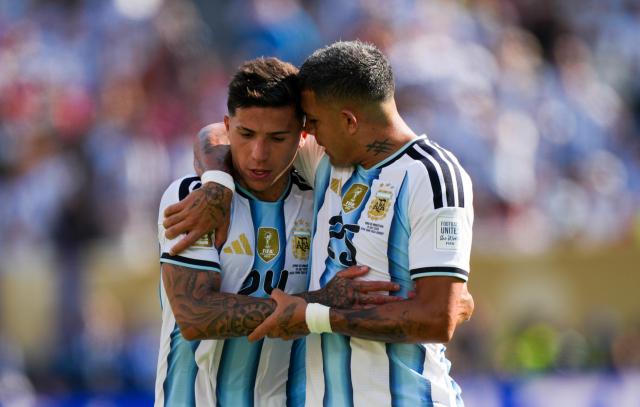 (260720) -- NEW JERSEY, July 20, 2026 (Xinhua) -- Argentina's Enzo Fernandez (L) and Facundo Medina react after the final match between Spain and Argentina at the 2026 FIFA World Cup at the New York New Jersey Stadium, the United States, July 19, 2026. (Xinhua/Huang Zongzhi)