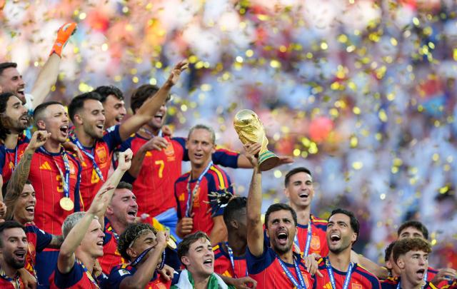 (260720) -- NEW JERSEY, July 20, 2026 (Xinhua) -- Team Spain celebrate during the awarding ceremony after the final match between Spain and Argentina at the 2026 FIFA World Cup at the New York New Jersey Stadium, the United States, July 19, 2026. (Xinhua/Huang Zongzhi)