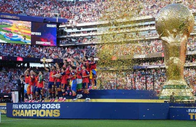 (260720) -- NEW JERSEY, July 20, 2026 (Xinhua) -- Team Spain celebrate during the awarding ceremony after the final match between Spain and Argentina at the 2026 FIFA World Cup at the New York New Jersey Stadium, the United States, July 19, 2026. (Xinhua/Xiao Yijiu)