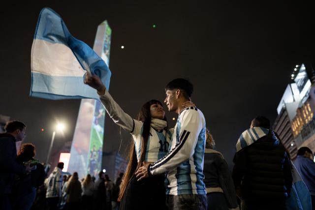(260720) -- BUENOS AIRES, July 20, 2026 (Xinhua) -- Fans of team Argentina gather at the Obelisco after the final match of the 2026 FIFA World Cup between Spain and Argentina in Buenos Aires, capital of Argentina, on July 19, 2026. (Photo by Martin Zabala/Xinhua)