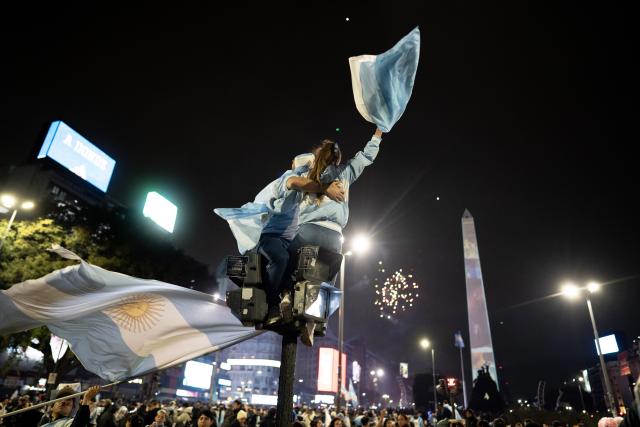 (260720) -- BUENOS AIRES, July 20, 2026 (Xinhua) -- Fans of team Argentina gather at the Obelisco after the final match of the 2026 FIFA World Cup between Spain and Argentina in Buenos Aires, capital of Argentina, on July 19, 2026. (Photo by Martin Zabala/Xinhua)