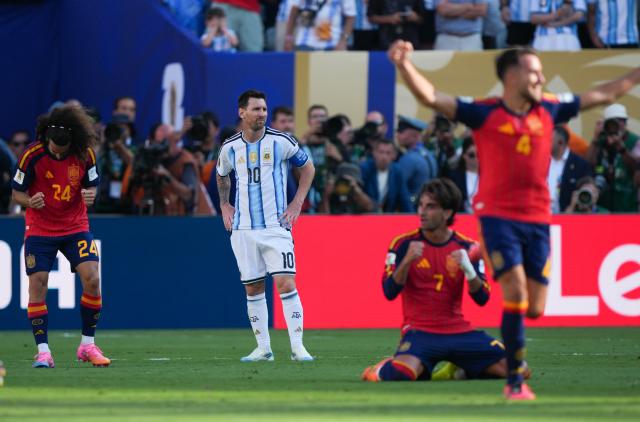 (260720) -- NEW JERSEY, July 20, 2026 (Xinhua) -- Lionel Messi (C) of Argentina reacts after the final match between Spain and Argentina at the 2026 FIFA World Cup at the New York New Jersey Stadium, the United States, July 19, 2026. (Xinhua/Huang Zongzhi)