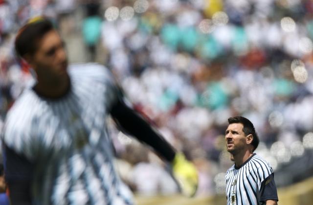 (260720) -- NEW JERSEY, July 20, 2026 (Xinhua) -- Lionel Messi (R) of Argentina reacts before the final match between Spain and Argentina at the 2026 FIFA World Cup at the New York New Jersey Stadium, the United States, July 19, 2026. (Xinhua/Li Ming)