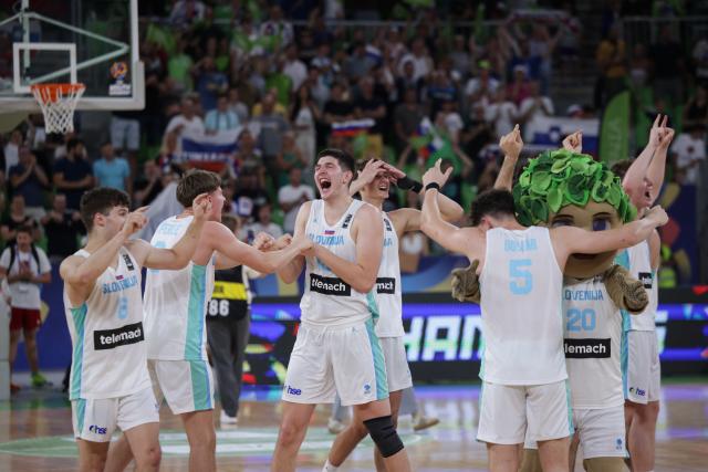 (260720) -- LJUBLJANA, July 20, 2026 (Xinhua) -- Players of Slovenia celebrate after winning the final between Slovenia and Serbia at FIBA U20 EuroBasket 2026 in Ljubljana, Slovenia, July 19, 2026. (Photo by Zeljko Stevanic/Xinhua)