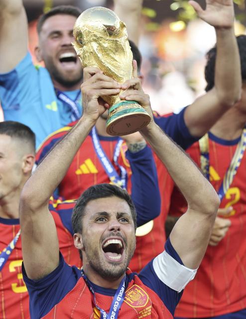 (260720) -- NEW JERSEY, July 20, 2026 (Xinhua) -- Rodri of Spain celebrates during the awarding ceremony after the final match between Spain and Argentina at the 2026 FIFA World Cup at the New York New Jersey Stadium, the United States, July 19, 2026. (Xinhua/Cao Can)