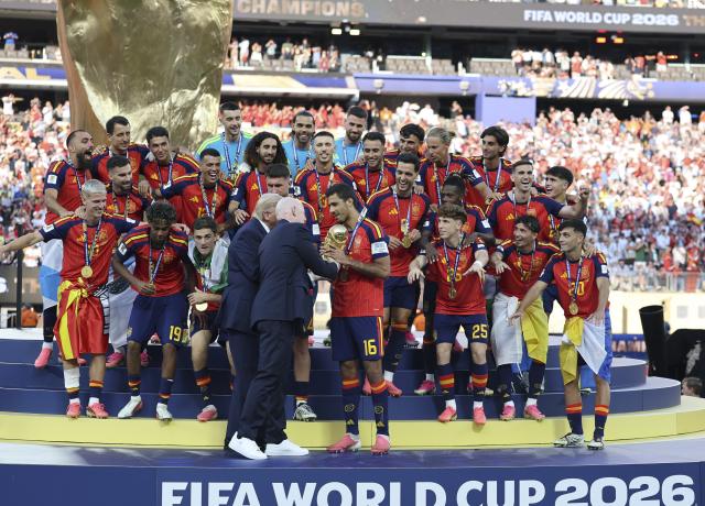 (260720) -- NEW JERSEY, July 20, 2026 (Xinhua) -- Players of Spain celebrate during the awarding ceremony after the final match between Spain and Argentina at the 2026 FIFA World Cup at the New York New Jersey Stadium, the United States, July 19, 2026. (Xinhua/Cao Can)