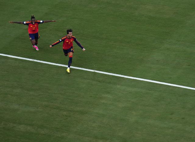 (260720) -- NEW JERSEY, July 20, 2026 (Xinhua) -- Nico Williams (L) and Ferran Torres of Spain celebrate during the final match between Spain and Argentina at the 2026 FIFA World Cup at the New York New Jersey Stadium, the United States, July 19, 2026. (Xinhua/Xu Chang)