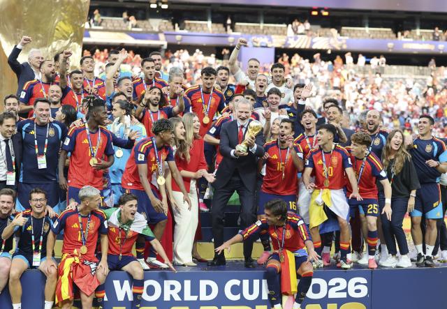 (260720) -- NEW JERSEY, July 20, 2026 (Xinhua) -- Team Spain celebrates during the awarding ceremony after the final match between Spain and Argentina at the 2026 FIFA World Cup at the New York New Jersey Stadium, the United States, July 19, 2026. (Xinhua/Cao Can)