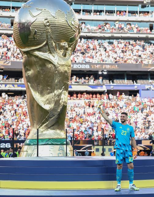 (260720) -- NEW JERSEY, July 20, 2026 (Xinhua) -- Unai Simon of Spain poses during the awarding ceremony after the final match between Spain and Argentina at the 2026 FIFA World Cup at the New York New Jersey Stadium, the United States, July 19, 2026. (Xinhua/Cao Can)