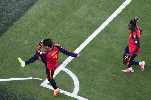 (260720) -- NEW JERSEY, July 20, 2026 (Xinhua) -- Ferran Torres (L) of Spain celebrates during the final match between Spain and Argentina at the 2026 FIFA World Cup at the New York New Jersey Stadium, the United States, July 19, 2026. (Xinhua/Chen Yichen)