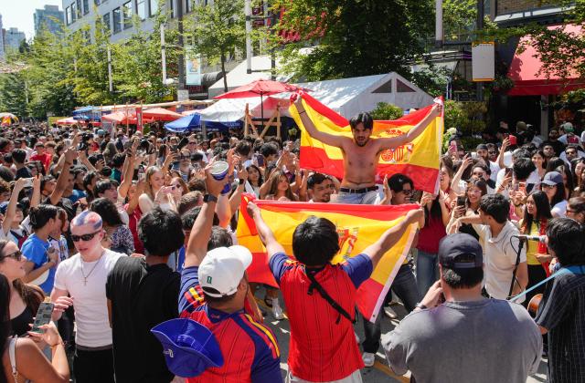 (260720) -- VANCOUVER, July 20, 2026 (Xinhua) -- Fans of team Spain celebrate after Spain defeated Argentina in the final match of the 2026 FIFA World Cup in Vancouver, Canada, on July 19, 2026. (Photo by Liang Sen/Xinhua)