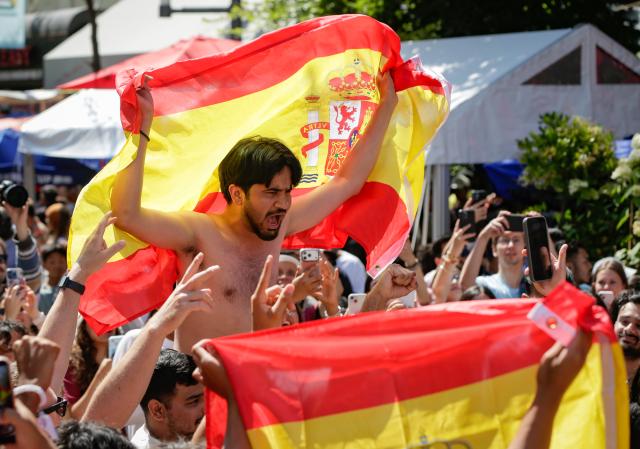 (260720) -- VANCOUVER, July 20, 2026 (Xinhua) -- Fans of team Spain celebrate after Spain defeated Argentina in the final match of the 2026 FIFA World Cup in Vancouver, Canada, on July 19, 2026. (Photo by Liang Sen/Xinhua)