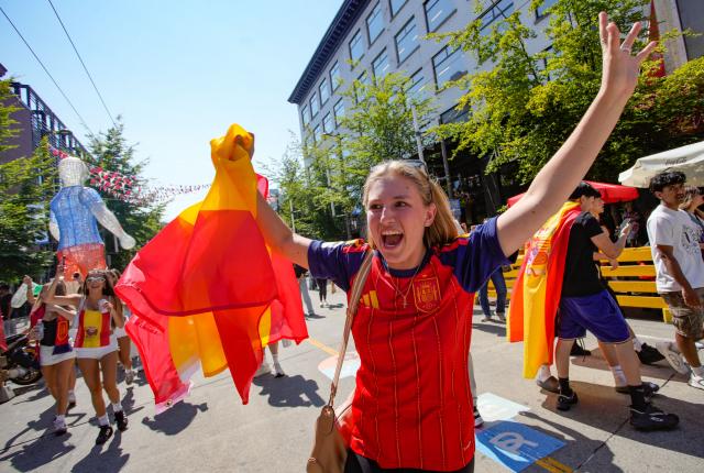 (260720) -- VANCOUVER, July 20, 2026 (Xinhua) -- Fans of team Spain celebrate after Spain defeated Argentina in the final match of the 2026 FIFA World Cup in Vancouver, Canada, on July 19, 2026. (Photo by Liang Sen/Xinhua)