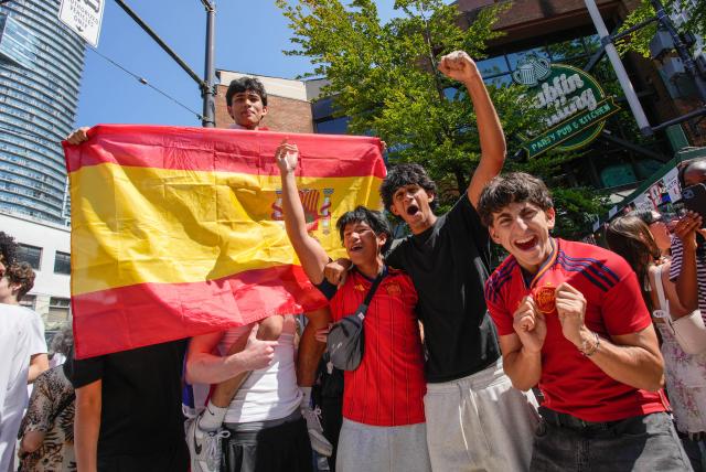 (260720) -- VANCOUVER, July 20, 2026 (Xinhua) -- Fans of team Spain celebrate after Spain defeated Argentina in the final match of the 2026 FIFA World Cup in Vancouver, Canada, on July 19, 2026. (Photo by Liang Sen/Xinhua)