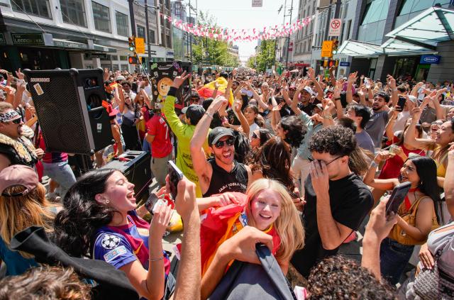 (260720) -- VANCOUVER, July 20, 2026 (Xinhua) -- Fans of team Spain celebrate after Spain defeated Argentina in the final match of the 2026 FIFA World Cup in Vancouver, Canada, on July 19, 2026. (Photo by Liang Sen/Xinhua)