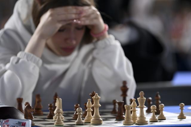 (260720) -- MOSCOW, July 20, 2026 (Xinhua) -- A female player participates in "Moscow 2026" International chess forum in Moscow, Russia, on July 19, 2026. (Photo by Alexander Zemlianichenko Jr/Xinhua)