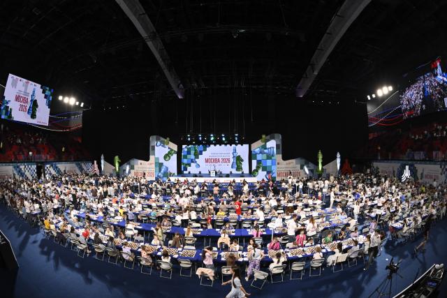 (260720) -- MOSCOW, July 20, 2026 (Xinhua) -- Players participate in "Moscow 2026" International chess forum in Moscow, Russia, on July 19, 2026. (Photo by Alexander Zemlianichenko Jr/Xinhua)
