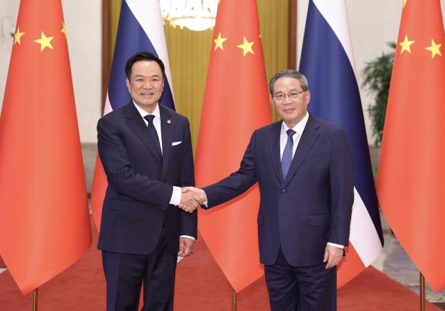 (260720) -- BEIJING, July 20, 2026 (Xinhua) -- Chinese Premier Li Qiang holds talks with Prime Minister of the Kingdom of Thailand Anutin Charnvirakul, who is on an official visit to China, at the Great Hall of the People in Beijing, capital of China, July 20, 2026. (Xinhua/Huang Jingwen)