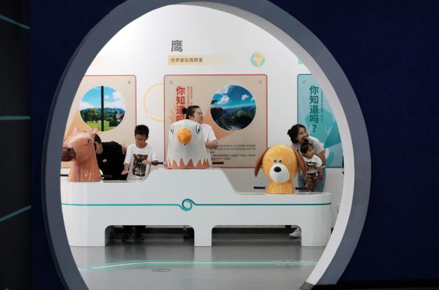 (260720) -- SHENYANG, July 20, 2026 (Xinhua) -- Visitors learn about eye health through exhibits at Liaoning Science and Technology Museum in Shenyang, northeast China's Liaoning Province, July 19, 2026.
  Many students came to Liaoning Science and Technology Museum during the summer holiday season to boost their scientific literacy through interactive exhibits and hands-on science experiments. (Xinhua/Li Gang)