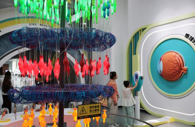 (260720) -- SHENYANG, July 20, 2026 (Xinhua) -- Visitors learn about eye health through exhibits at Liaoning Science and Technology Museum in Shenyang, northeast China's Liaoning Province, July 19, 2026.
  Many students came to Liaoning Science and Technology Museum during the summer holiday season to boost their scientific literacy through interactive exhibits and hands-on science experiments. (Xinhua/Li Gang)
