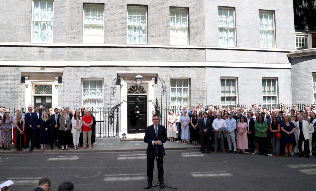 (260720) -- LONDON, July 20, 2026 (Xinhua) -- Andy Burnham delivers his first speech as British prime minister outside 10 Downing Street in London, Britain, July 20, 2026. British Labour Party leader Andy Burnham officially became Britain's prime minister on Monday after King Charles III invited him to form a government. (Xinhua/Li Ying)