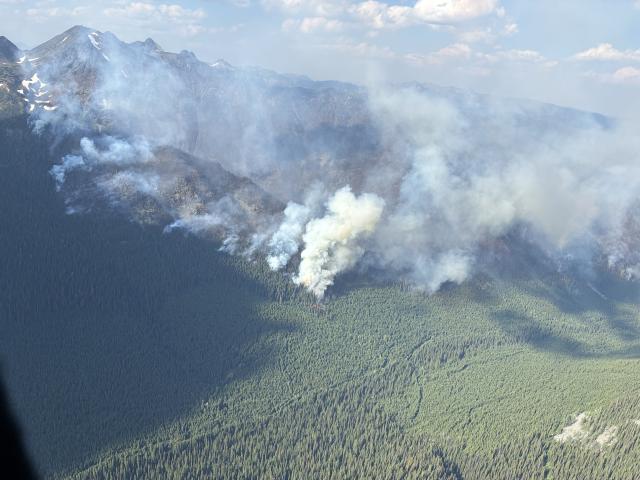 (260720) -- OTTAWA, July 20, 2026 (Xinhua) -- An aerial photo provided by the BC Wildfire Service on July 19 shows a wildfire near Kimberley in southeastern British Columbia, Canada. Latest statistics show a total of 3,839 wildland fires have been recorded across Canada so far this year, consuming more than 2.9 million hectares of forest. (BC Wildfire Service/Handout via Xinhua)
