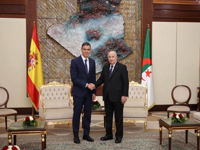 (260720) -- ALGIERS, July 20, 2026 (Xinhua) -- Algerian President Abdelmadjid Tebboune (R) shakes hands with visiting Spanish Prime Minister Pedro Sanchez in Algiers, Algeria, on July 20, 2026. (Algerian Presidency/Handout via Xinhua)