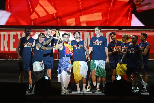 (260721) -- MADRID, July 21, 2026 (Xinhua) -- Players of Spain attend the celebrations after winning the 2026 FIFA World Cup in Madrid, Spain, on July 20, 2026. (Photo by Gustavo Valiente/Xinhua)
