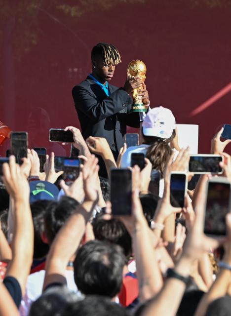 (260721) -- MADRID, July 21, 2026 (Xinhua) -- Spain's Lamine Yamal lifts the World Cup trophy during the celebrations after team Spain won the 2026 FIFA World Cup in Madrid, Spain, on July 20, 2026. (Xinhua/Cheng Min)